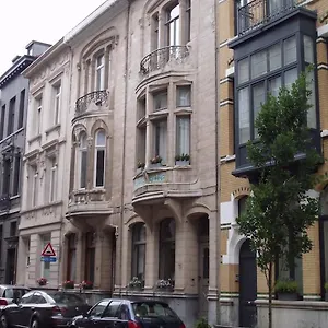 apartments-suites-in-antwerp.brusselshotelsbook.com/